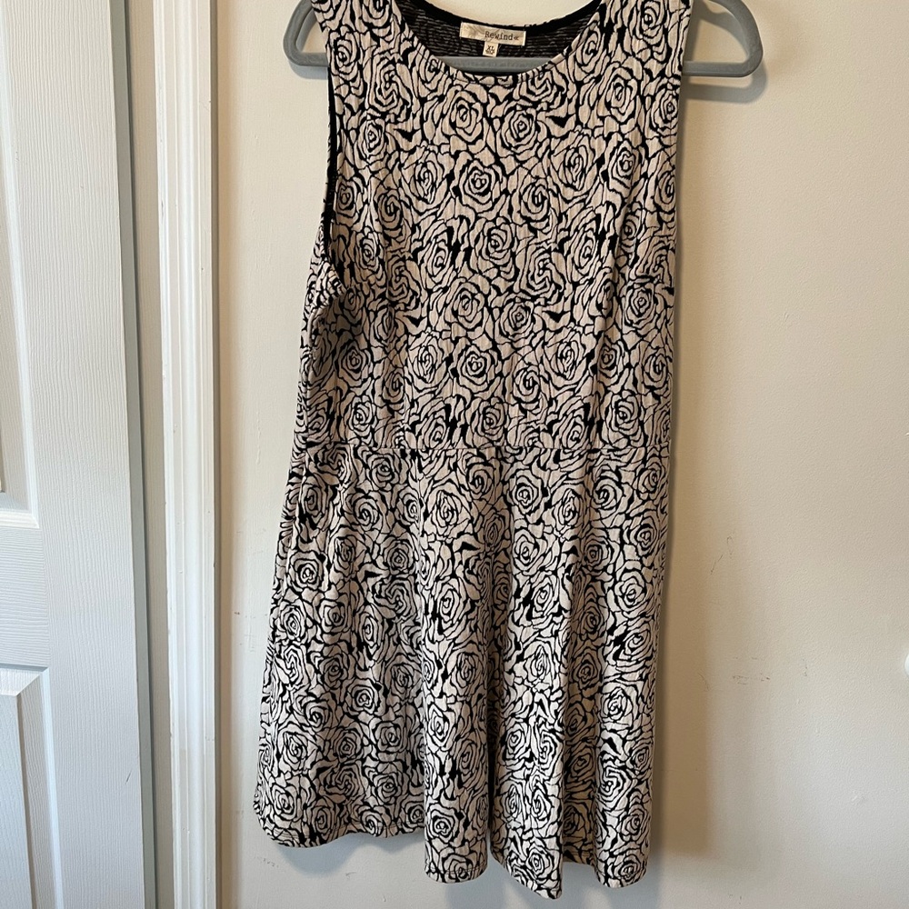 White and black cocktail dress